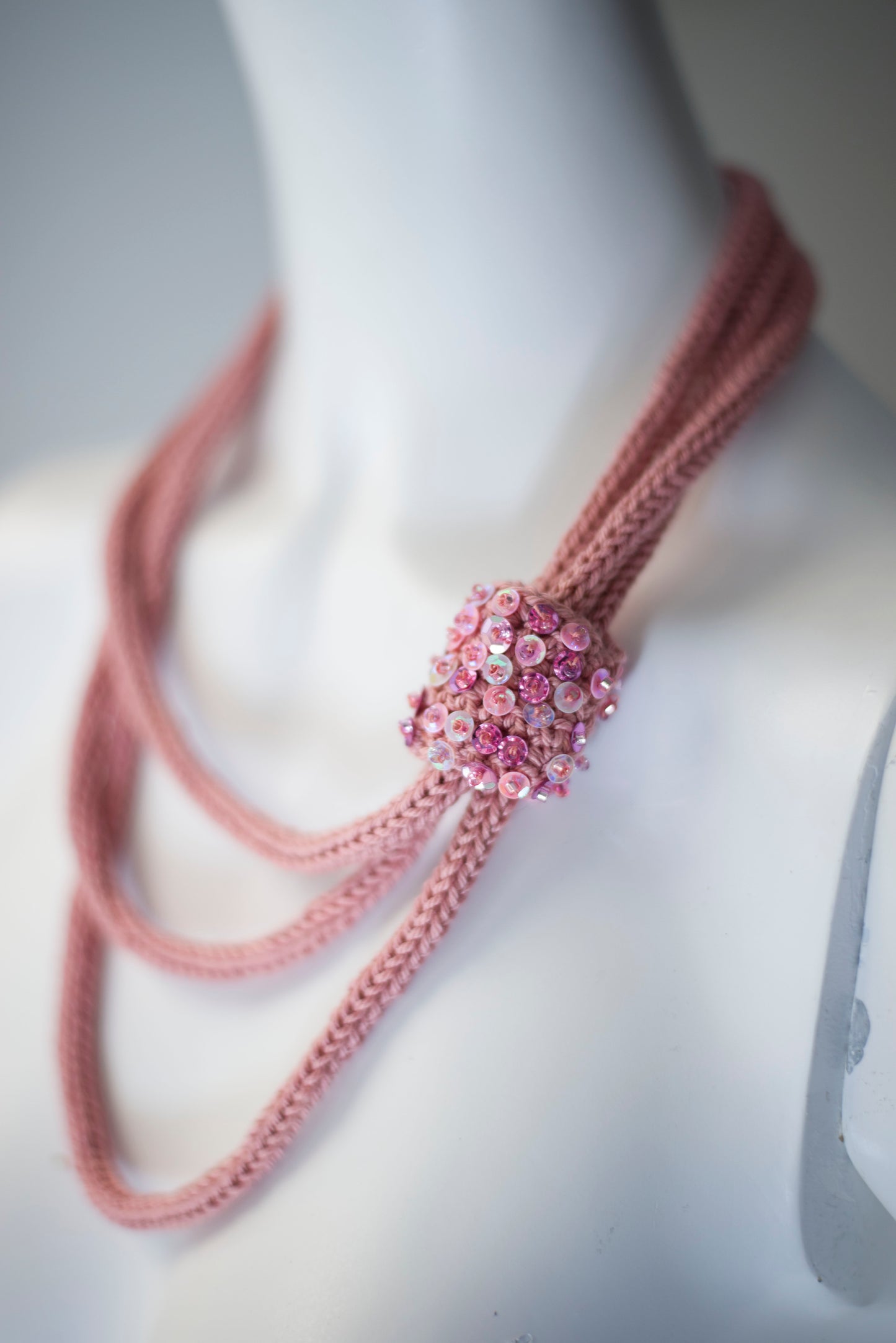 Off pink cable knit necklace