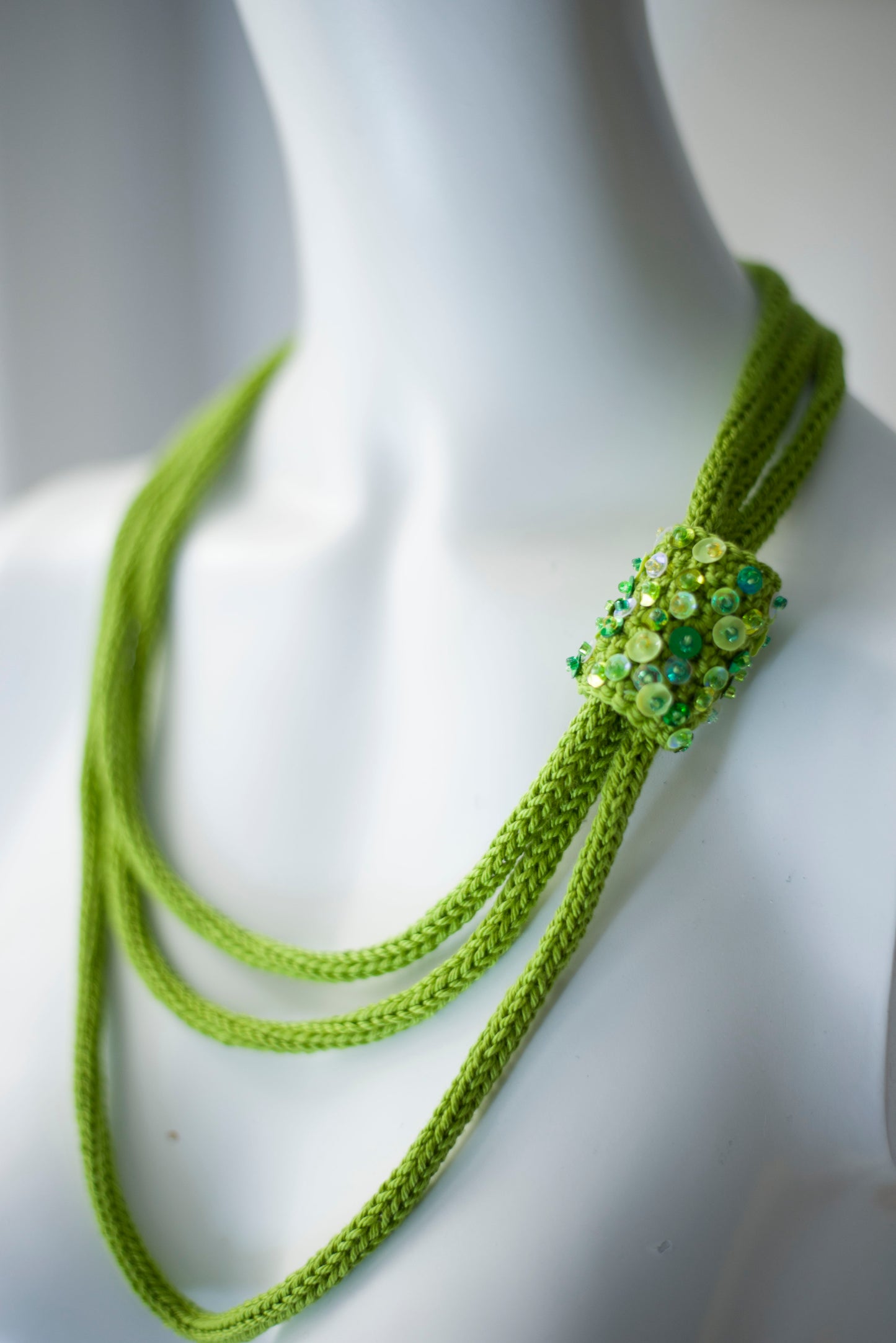 Kiwi green cable knit necklace