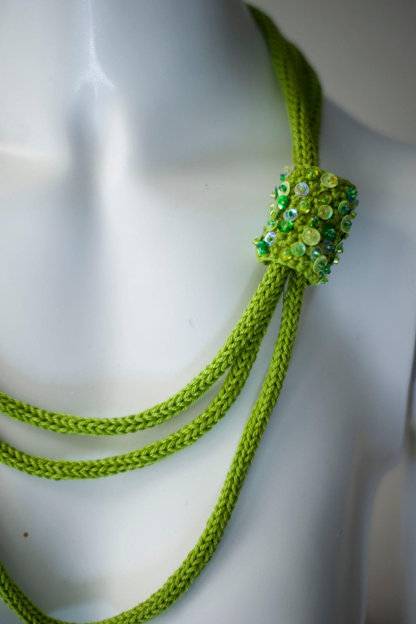 Kiwi green cable knit necklace