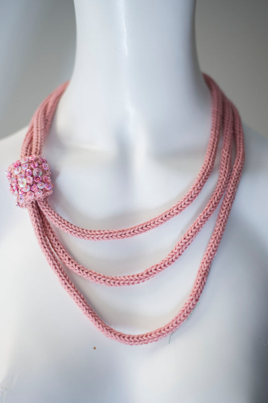 Off pink cable knit necklace