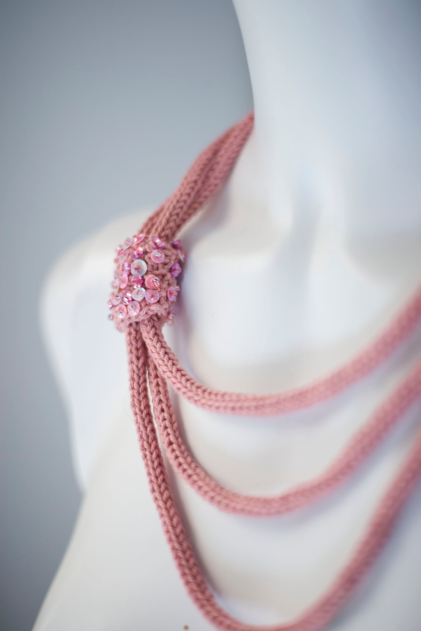 Off pink cable knit necklace
