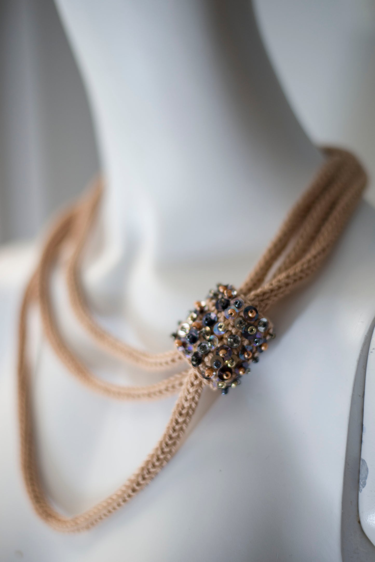 Beige cable knitted necklace